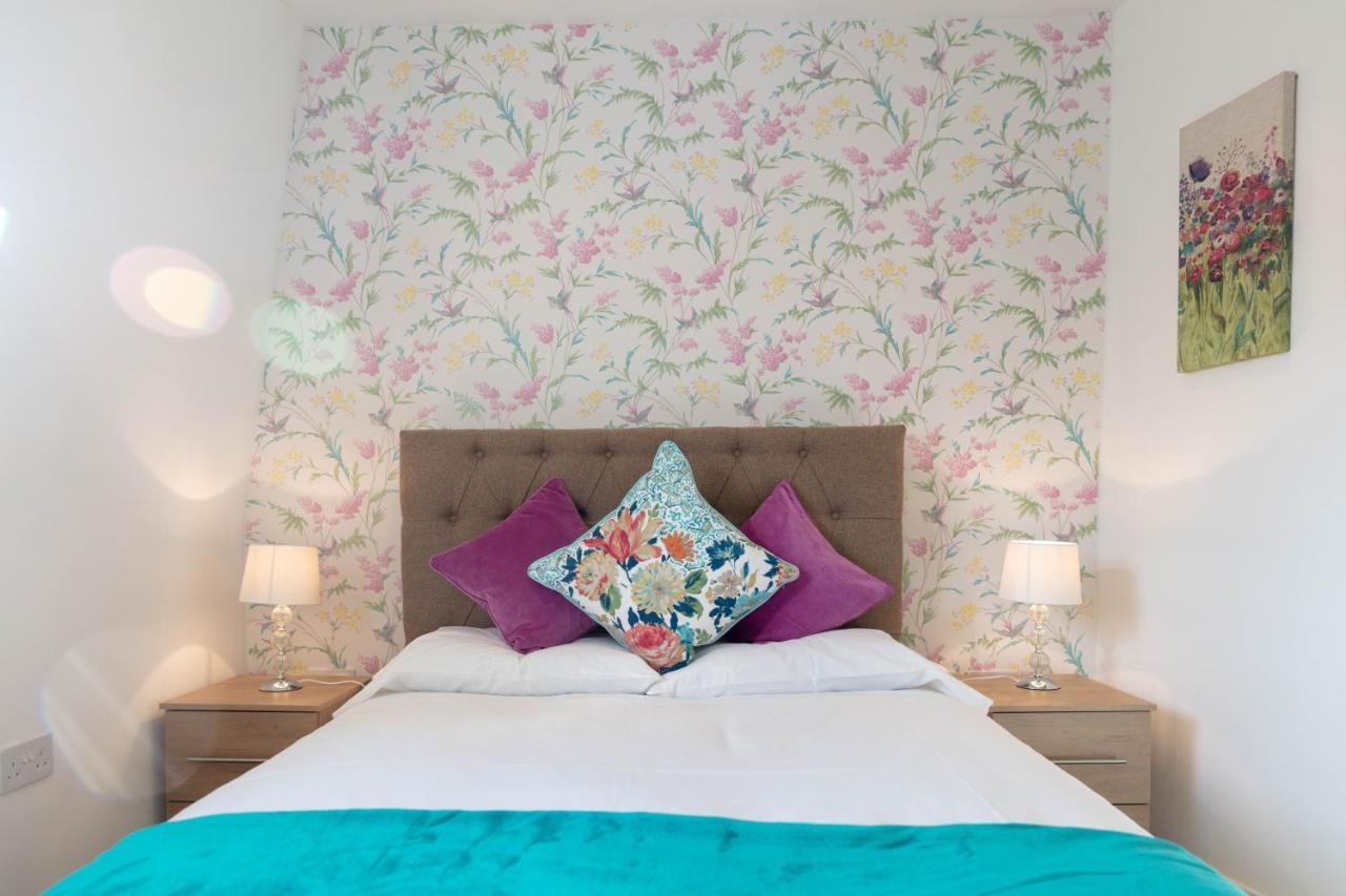 Penthouse 5 Mins Walk To Centre & Colleges With Terrace & Sleeps 6 Apartment *