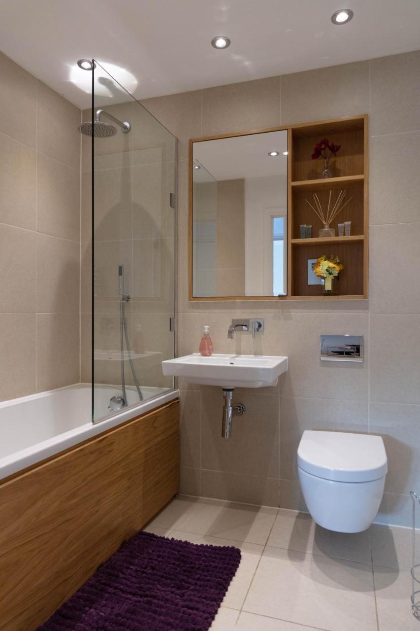 Apartment Penthouse 5 Mins Walk To Centre & Colleges With Terrace & Sleeps 6 *